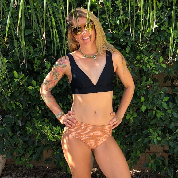 🌴🌼RIP CURL-MIRAGE ULTIMATE HIGH WAISTED BIKINI🌼 - Picture 9 of 12